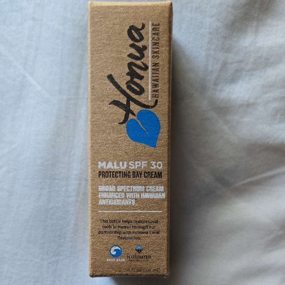 Hawaiian Skincare Malu SPF 30 Protecting Day Cream - Brown and Blue